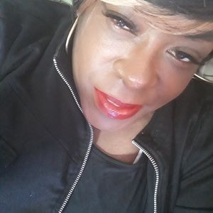 Meet your Posher, Cassandra